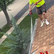 Gutter-Cleaning-In-Chesterfield-Missouri 1